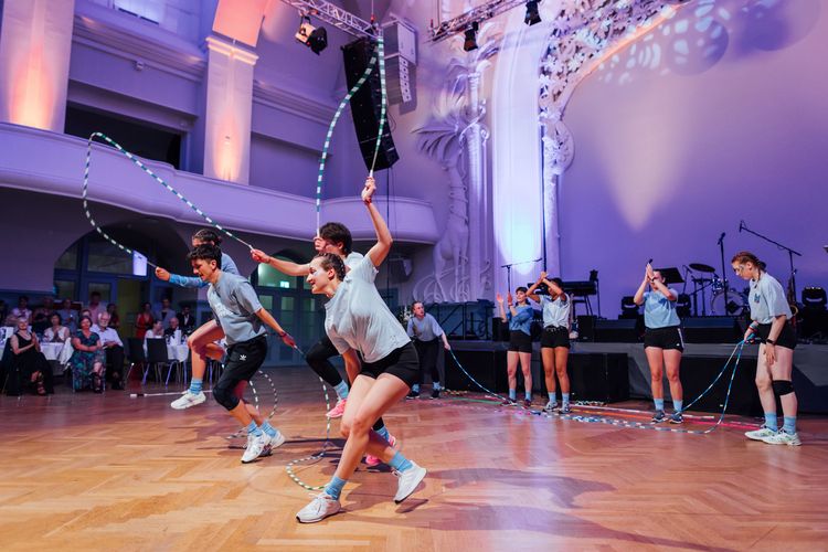 Für sportlich-artistische Galamomente sorgte in einer Tanzpause Rope Skipping vom Zentrum für Hochschulsport.