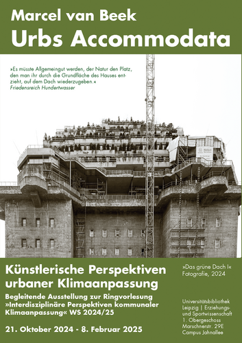 Flyer, mit den wichtigsten Daten zur Ausstellung der zudem eine Fotografie des dachbegrünter Hamburger Hochbunker zeigt