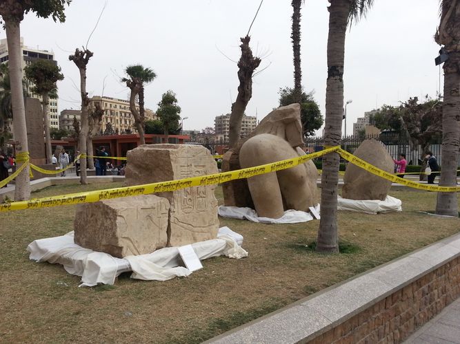 Die Teile der Statue sind jetzt im Garten des Ägyptischen Museums in Kairo zu sehen.