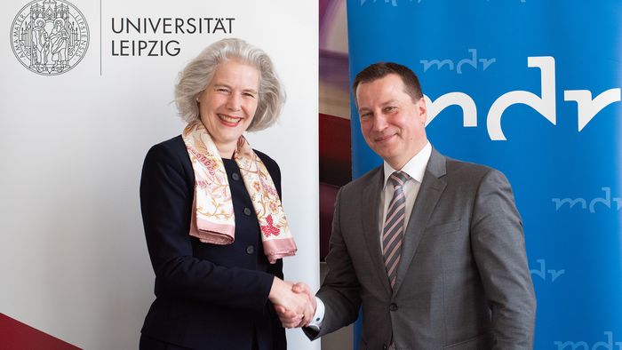Rektorin Professorin Dr. Eva Inés Obergfell und MDR-Intendant Ralf Ludwig haben heute (8.3.2024) in Leipzig einen Kooperationsrahmenvertrag unterzeichnet. Foto: Tizian Hempel/MDR