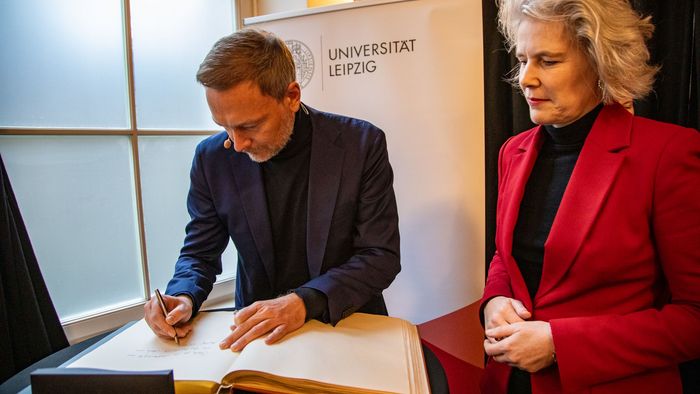 Bundesfinanzminister Christian Lindner und Rektorin Prof. Dr. Eva Inés Obergfell