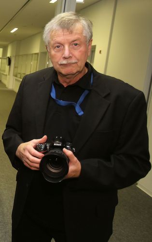 Zu sehen ist der Leipziger Fotograf Armin Kühne.