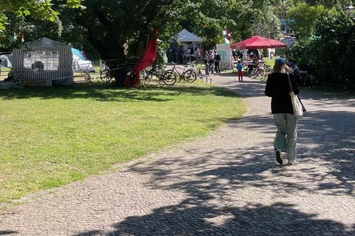 A protest called ‘Palestine Solidarity Encampment’, which was officially registered with the city of Leipzig, began in Lenné Park and then moved to Mendelssohn Shore Park. Image: Leipzig University
