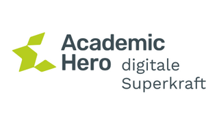 Logo der Firma Academic Hero: links steht eine geometrische grüne Form, die einen Pfeil nach oben erahnen lässt. Daneben steht der Text Academic Hero. Digitale Superkraft
